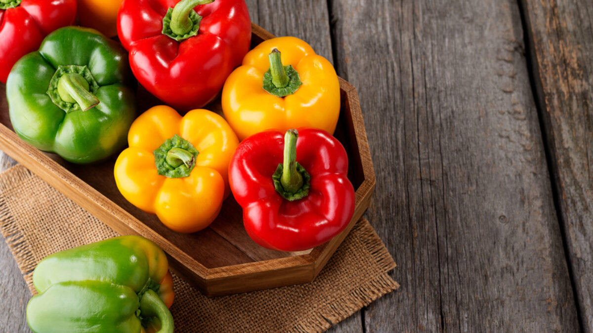 Peperoni freschi ricchi di vitamina C per rafforzare il sistema immunitario