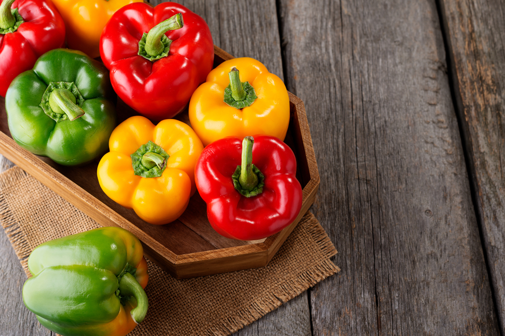 Peperoni freschi ricchi di vitamina C per rafforzare il sistema immunitario